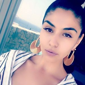 Hi My Name is Isela, Welcome to my closet